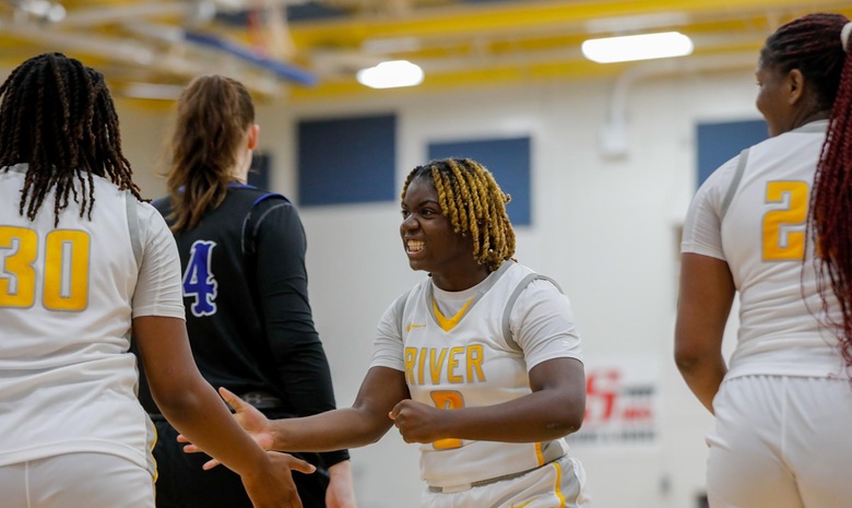 Women&rsquo;s Basketball Sweeps Saint Petersburg College